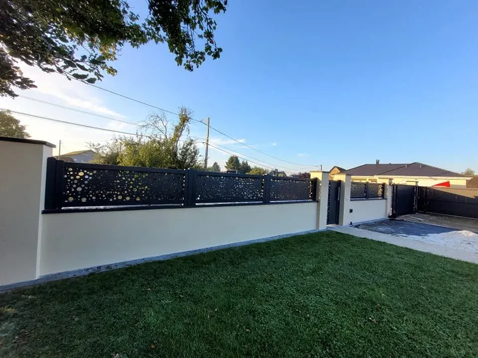 portails et clôtures sur mesure (1)webp